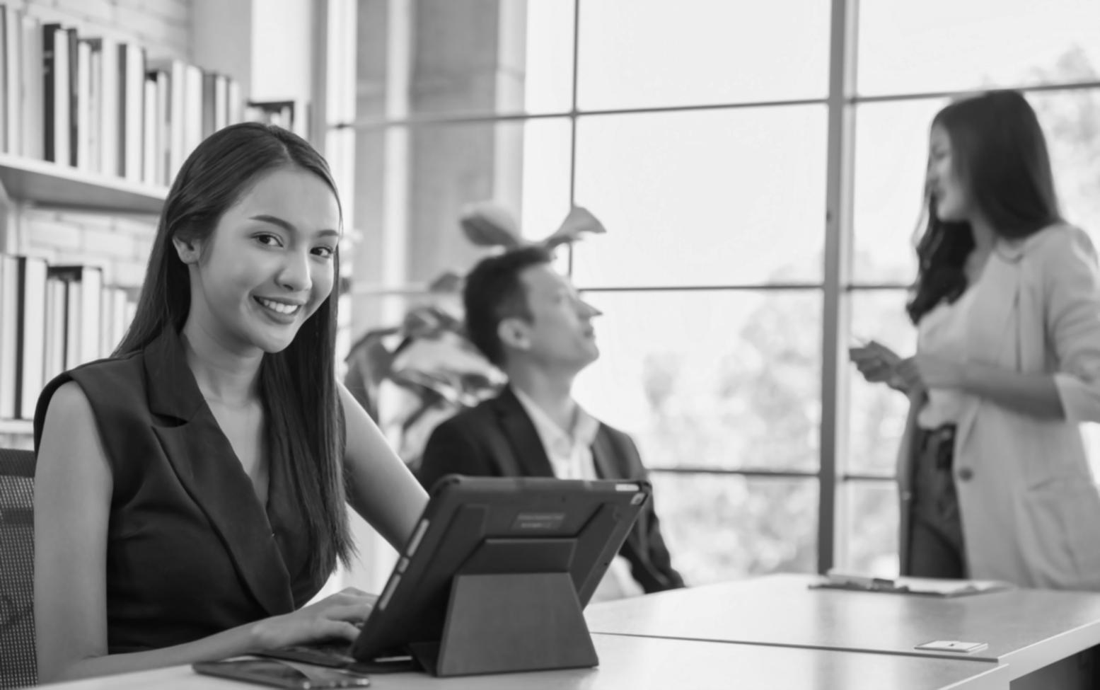 Studenti durante una sessione di lavoro collaborativo sulla costruzione di scene cinematografiche